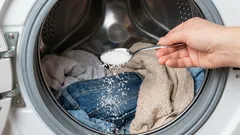 De ce adaugă gospodinele sare la spălat: rezultatul este mai bun decât atunci când se folosesc produse scumpe