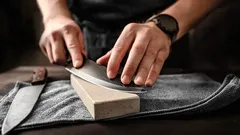 Cum să ascuți cuțitele cu ajutorul unei pietre de ascuțit cu apă: 5 pași simpli pentru o muchie perfect ascuțită.